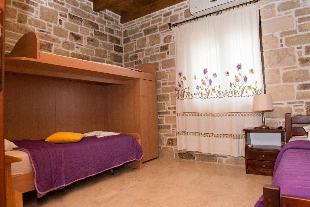Villas Alexandros Petrino Kalamaki  Rum bild