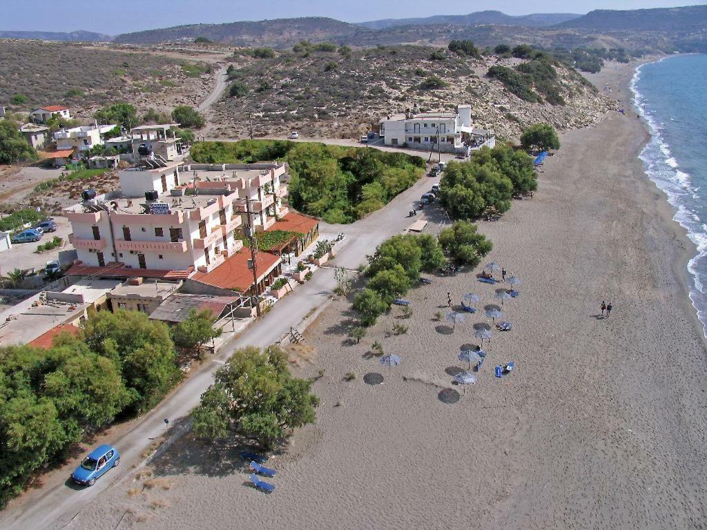 Villas Alexandros Petrino Kalamaki  Exteriör bild